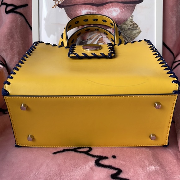 ADINA MUSE YELLOW LEATHER STITCHED HANDBAG - Picture 4 of 10